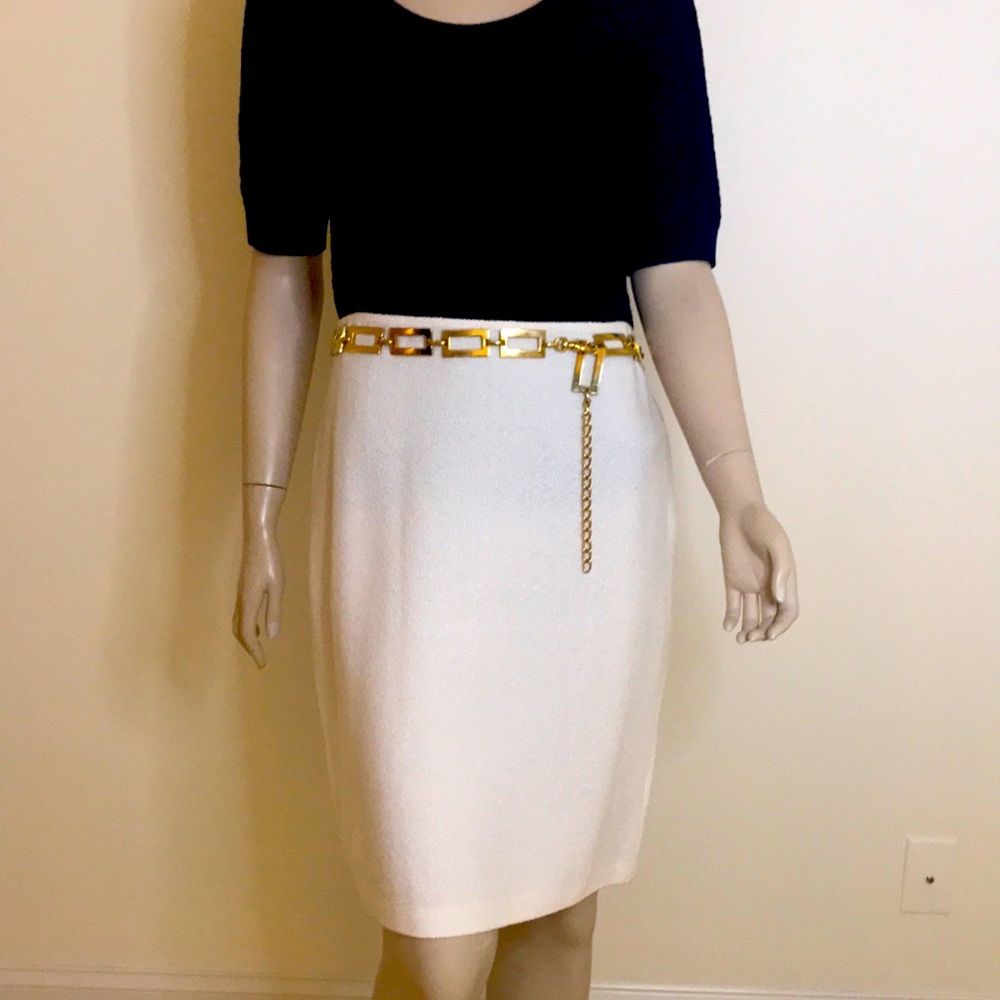 ST. JOHN knit skirt size 8.
